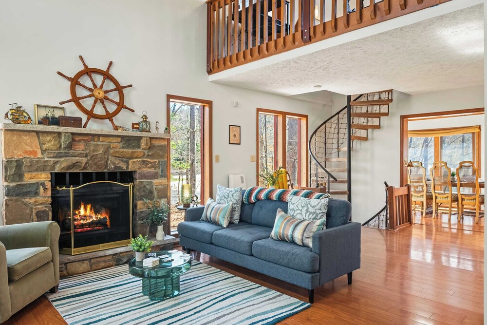 Pirate-themed Lakefront Home w/ Kayaks, Game Room, Views & Hidden Treasure Hunt