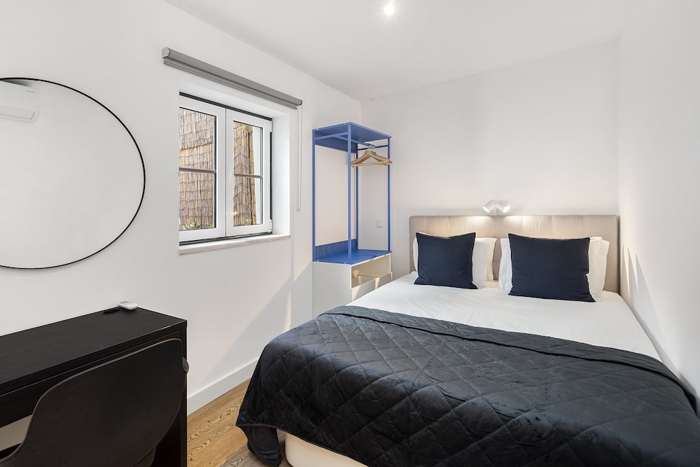 Urban Oasis Premium Location w AC view 2