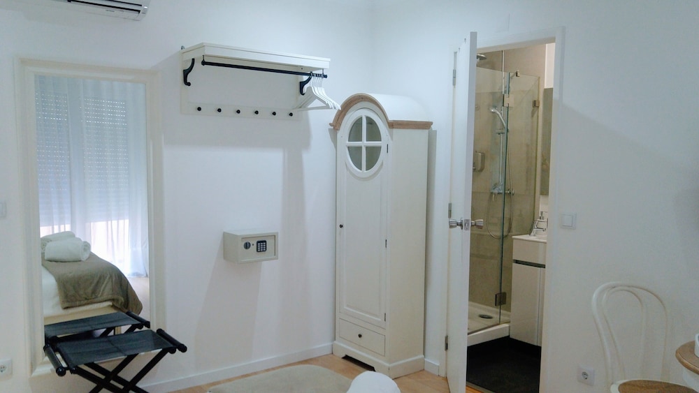 Lisbon Terrace Suites Apartment for Large Groups with Amazing Terrace
