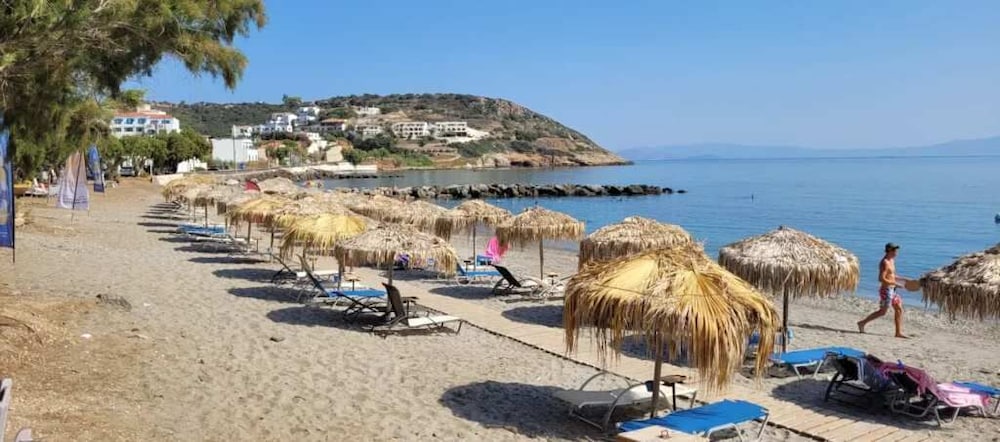 Beachfront Ela Luxury Stay With Jacuzzi Views