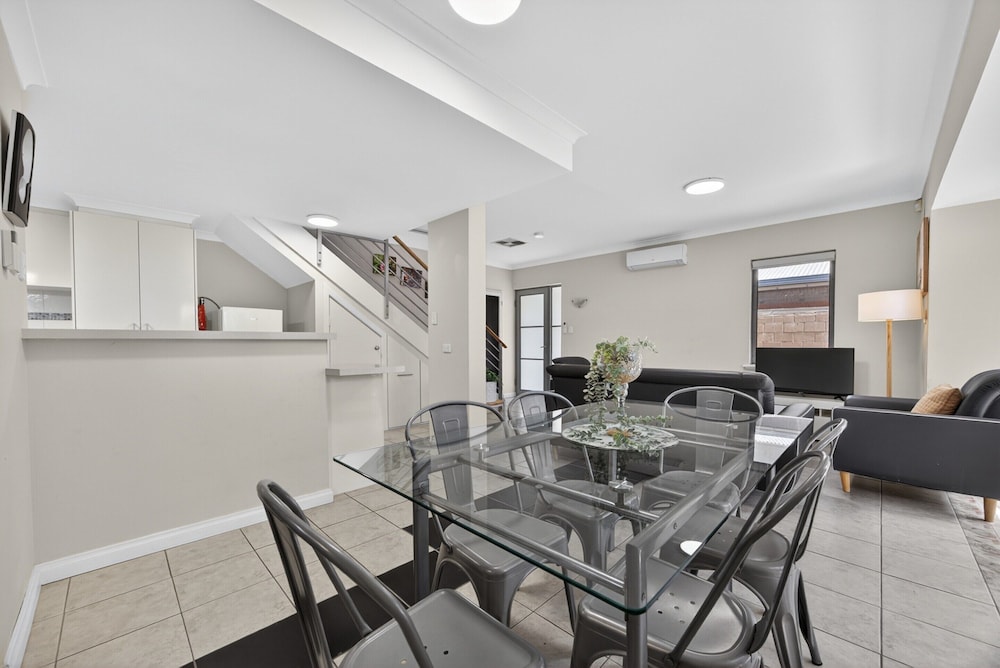 3-bedroom Escape With Outdoor Living Area