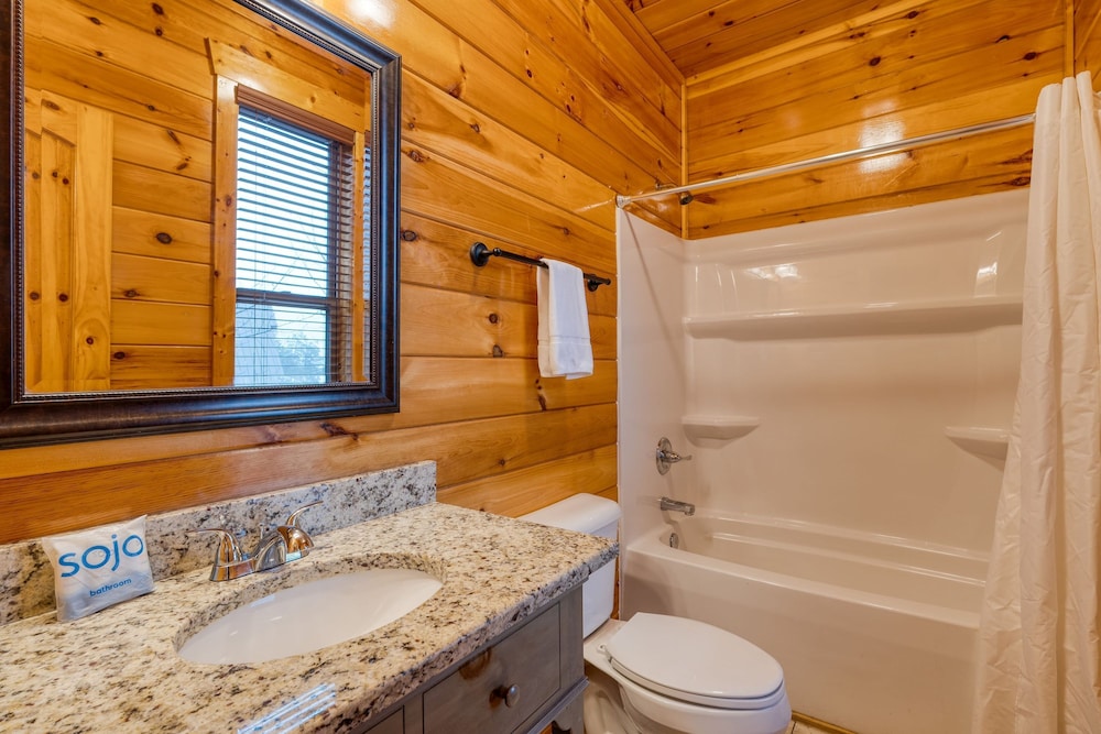 Grand View Lodge Panoramic Views Hot Tubs Game Room Theater Sleeps 56 Guests