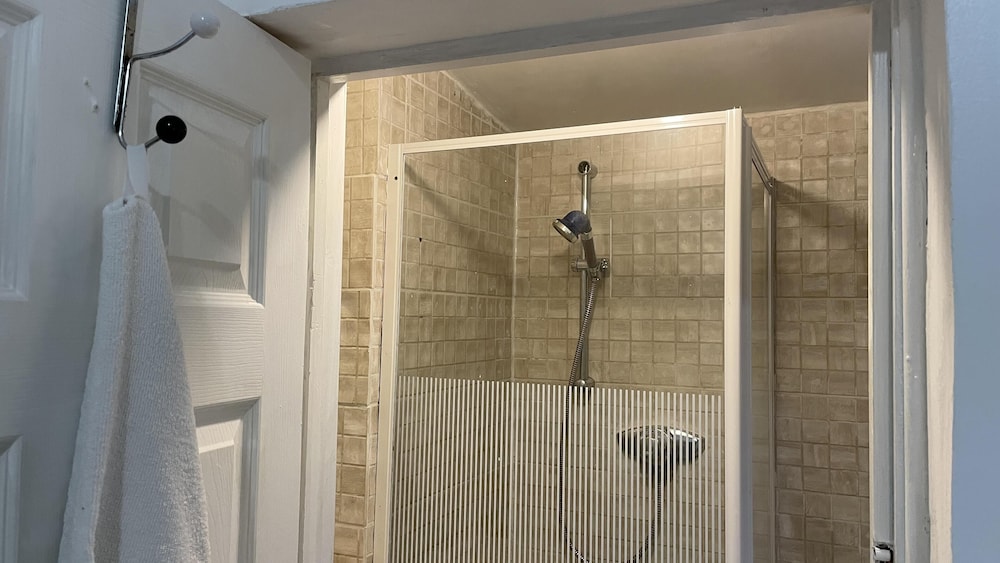 Lovely Flat Near Train Station and Central London