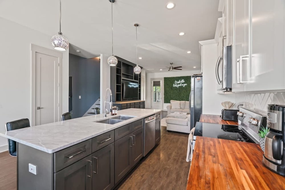 Luxury Home Fire Pit Mini Bar Downtown Nashville