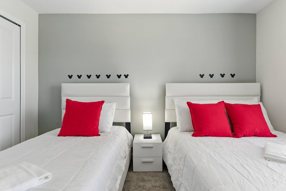 Comfort Stay With Pool Near Attractions