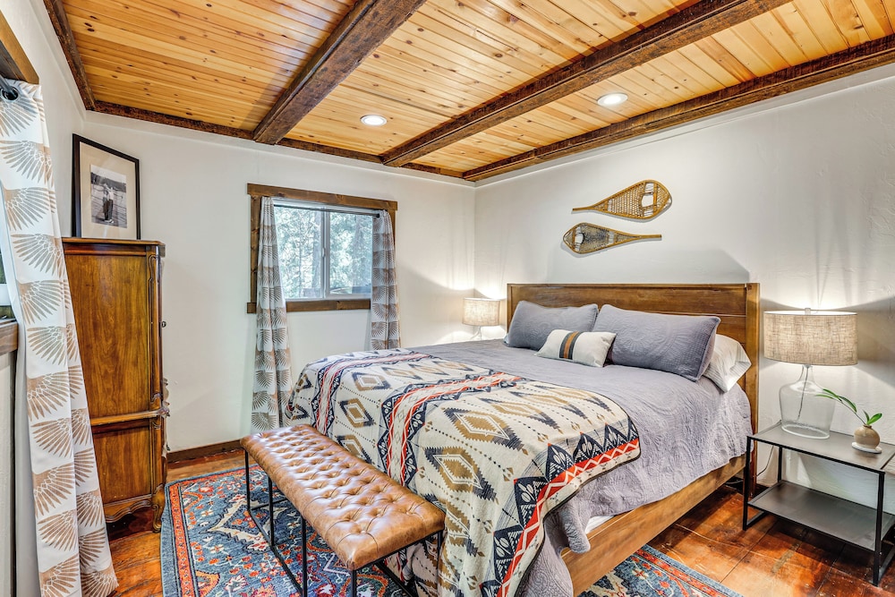 3 Mi to Lake Arrowhead Village: Dog-friendly Cabin