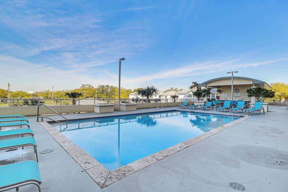 Walk to Beach: Luxury Biloxi Condo w/ Pool Access!