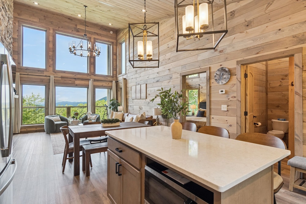 Golden Oaks Cabin 3 Bedroom Home