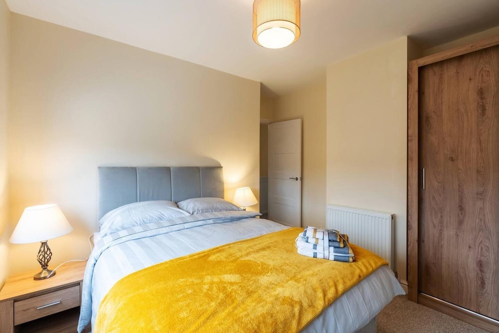 Impeccable Luxury 2-bed House in Sheffield view 4