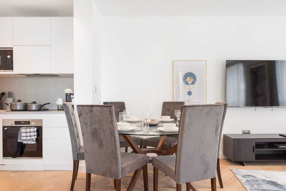 3br-sleeps8-central London-parking