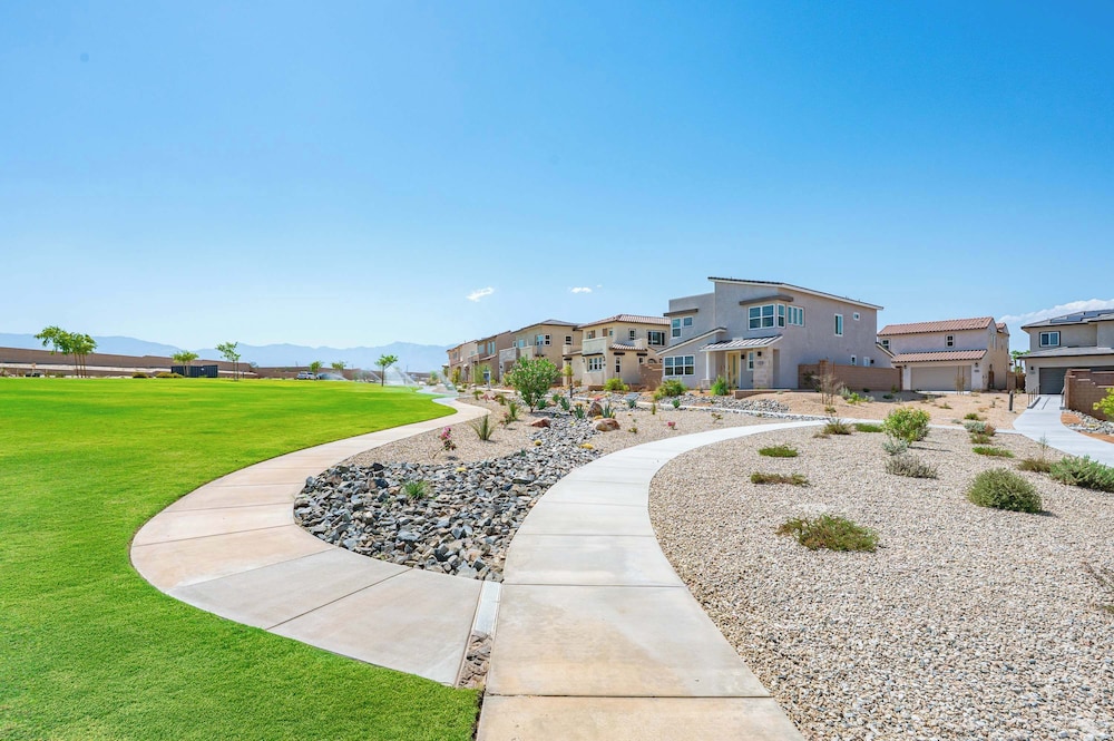 Stylish 3BR Oasis in Palm Desert Near El Paseo Zoo