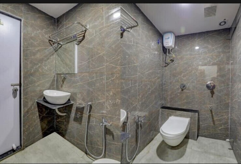 HOTEL SAROVAR INN C G ROAD