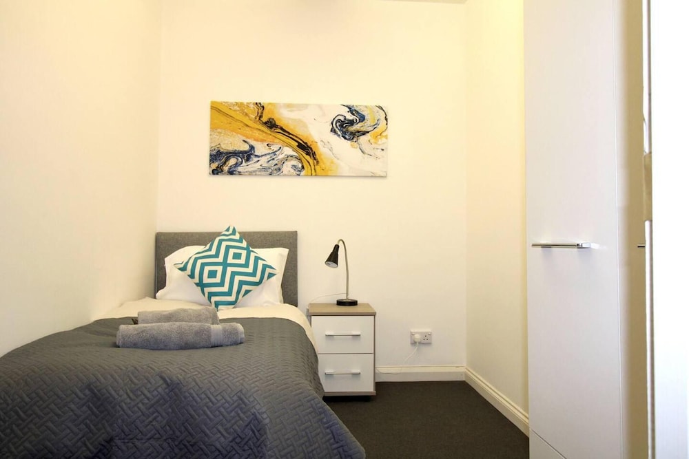 Remarkable 3-bed Apartment in Newport Pagnell view 2