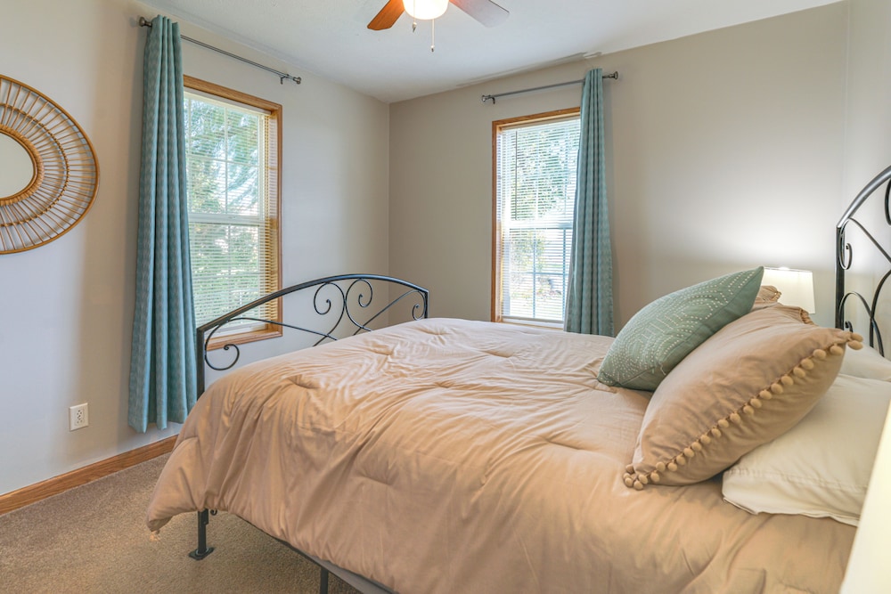 Lake & Lighthouse Views: Inviting Port Hope Home!