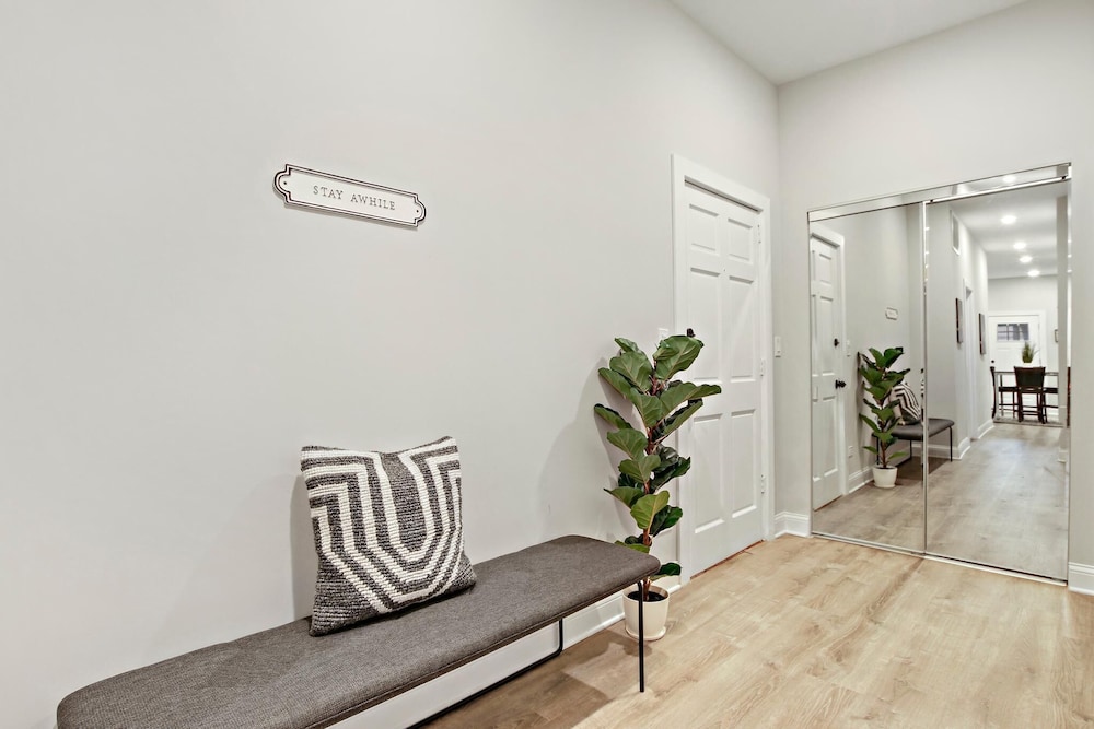 Prime 3BR Apt - Lawndale rep - Image 1