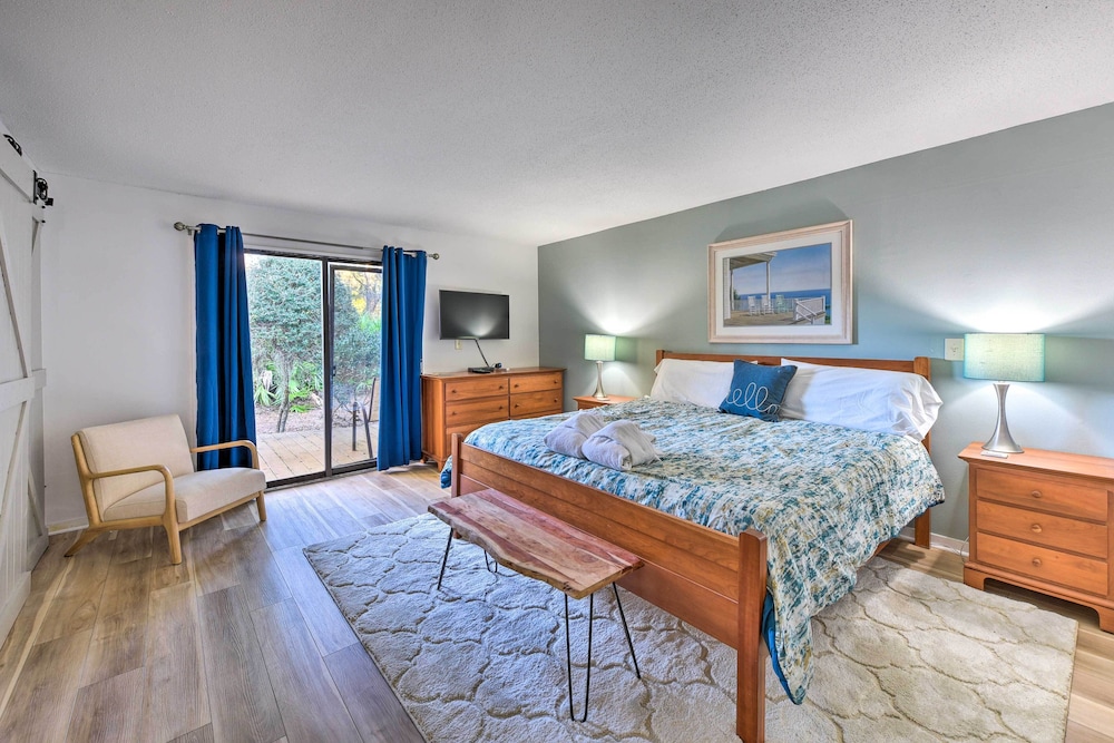 Pool Access + Pet Friendly: Condo in Hilton Head