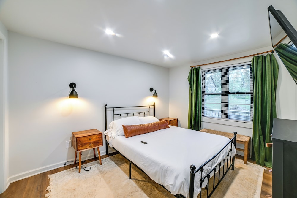 Walk to Marina: Springville Cabin w/ Fire Pit!