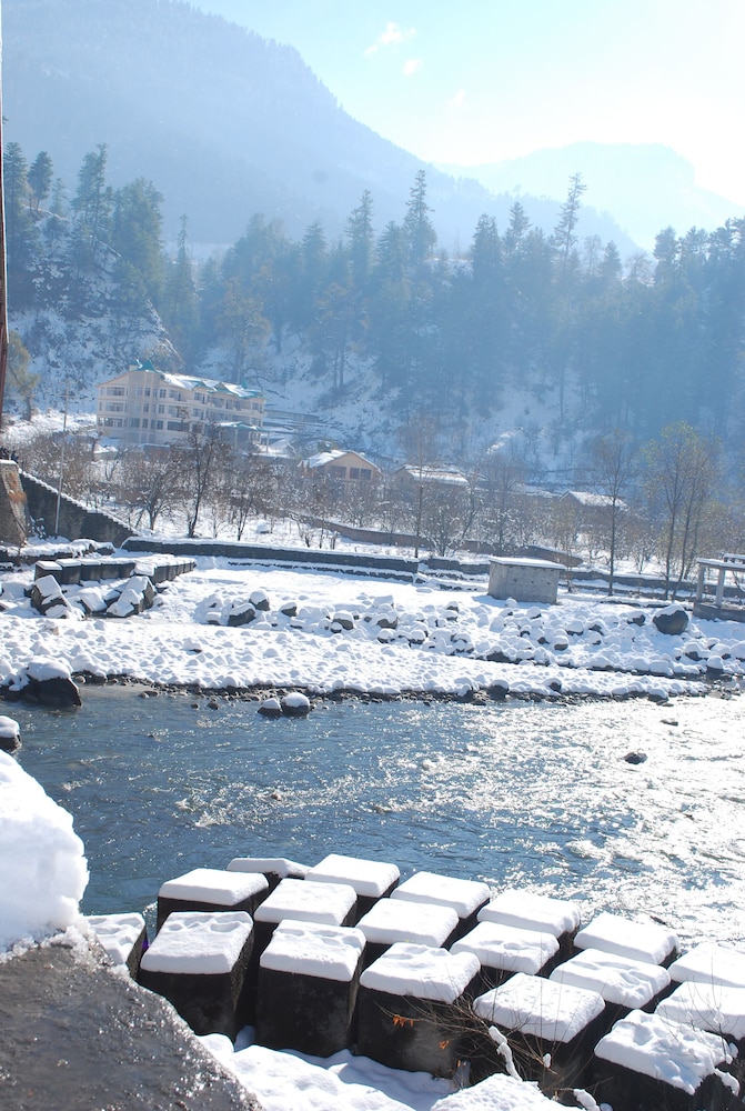 Snow Touch Resort (Shri Nath Group)
