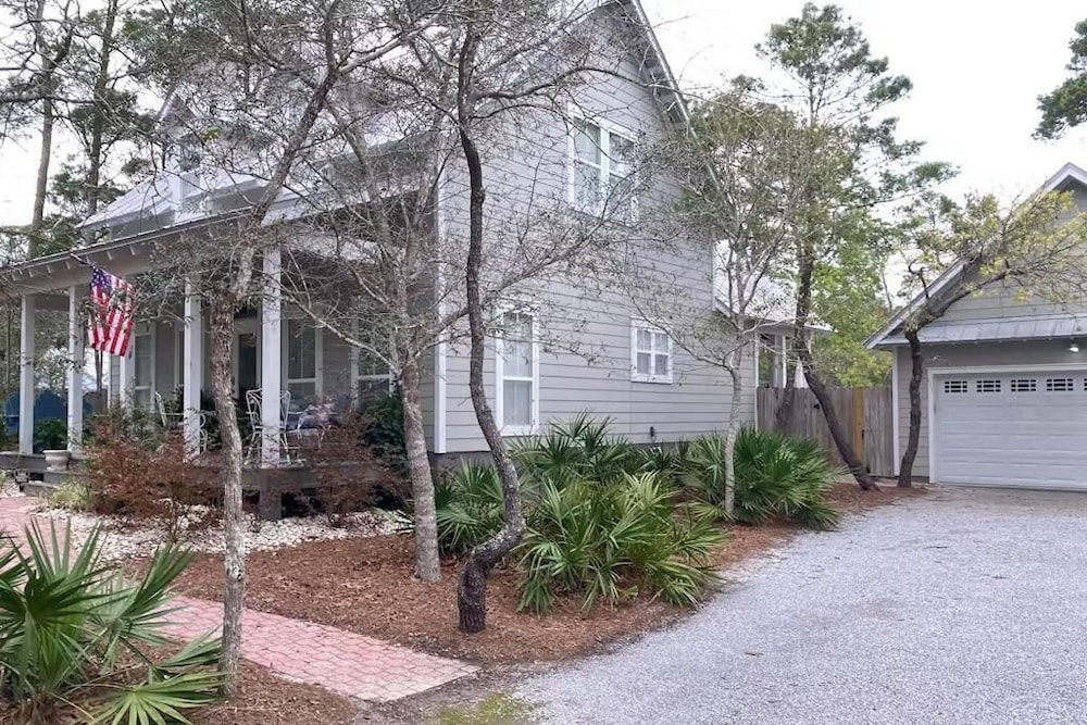 Under the Oaks Cottage in Blue Mountain Beach