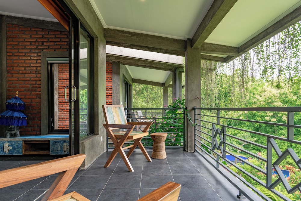 Alamanda Lovina Resort