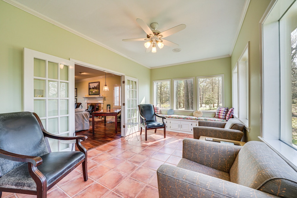 Expansive Texarkana Home w/ Yard: Near Golf!