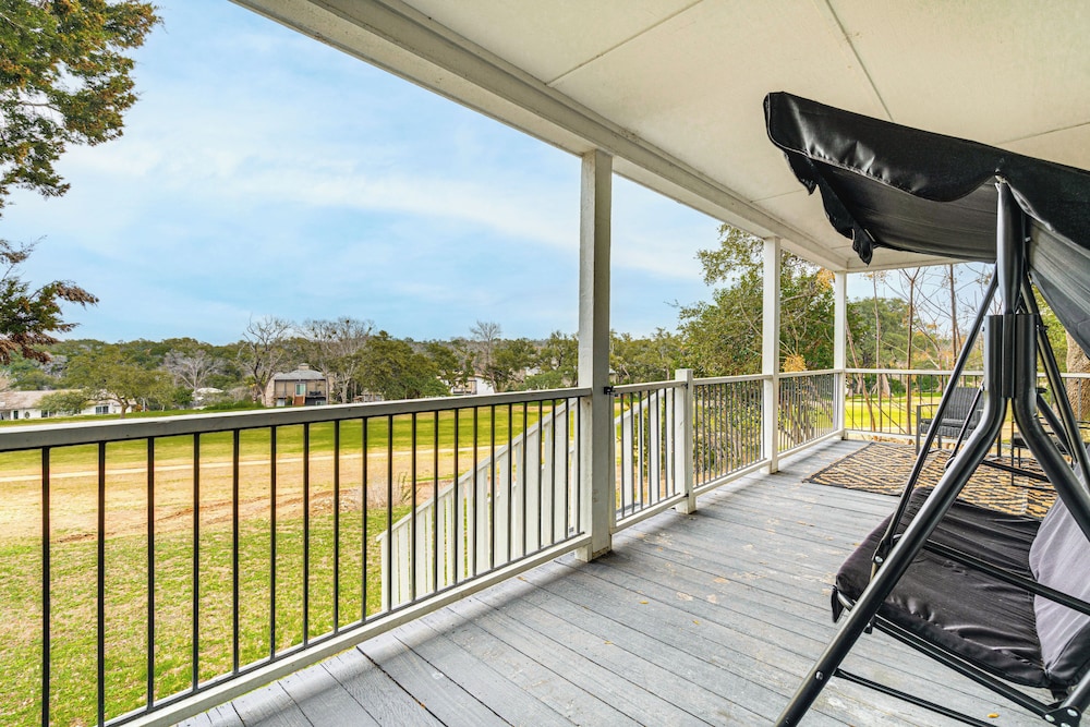 Private Hot Tub & Golf Course Views: Lakeway Gem