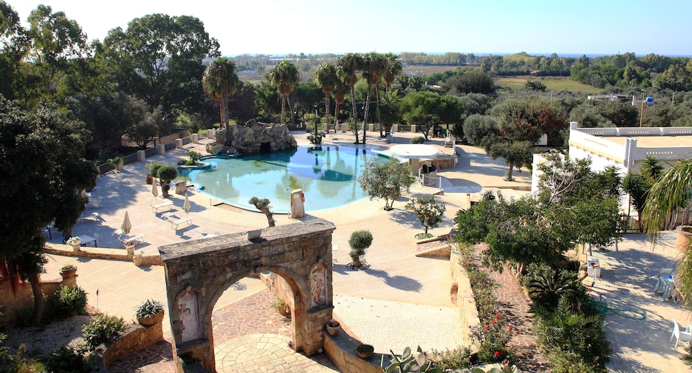 Eden Resort Country & Spa