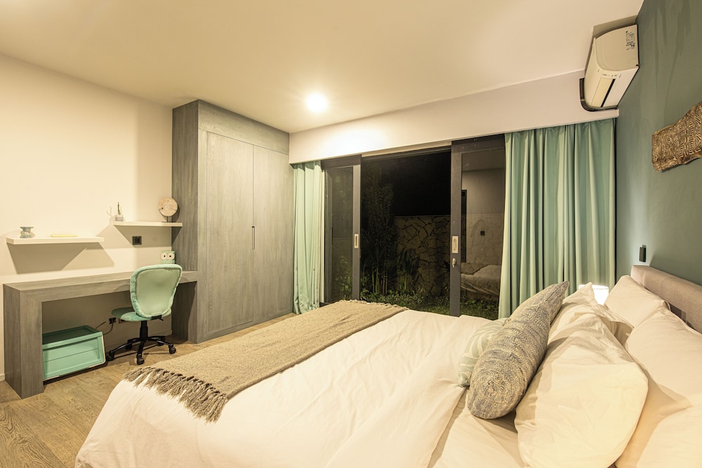 Stunning 6BR Villa 5 Mins to Bingin