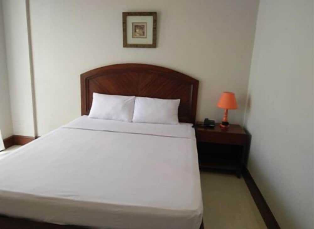 Country Chateau Hotel, Tagaytay - 21