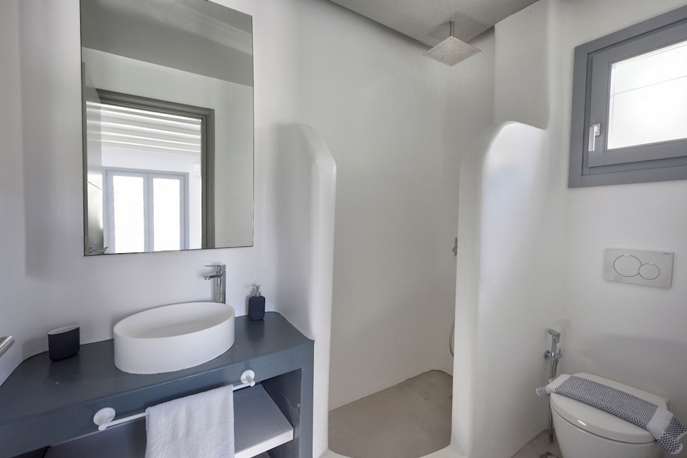 Villa Sapphire 6BR Hot Tub & Pool Ornos