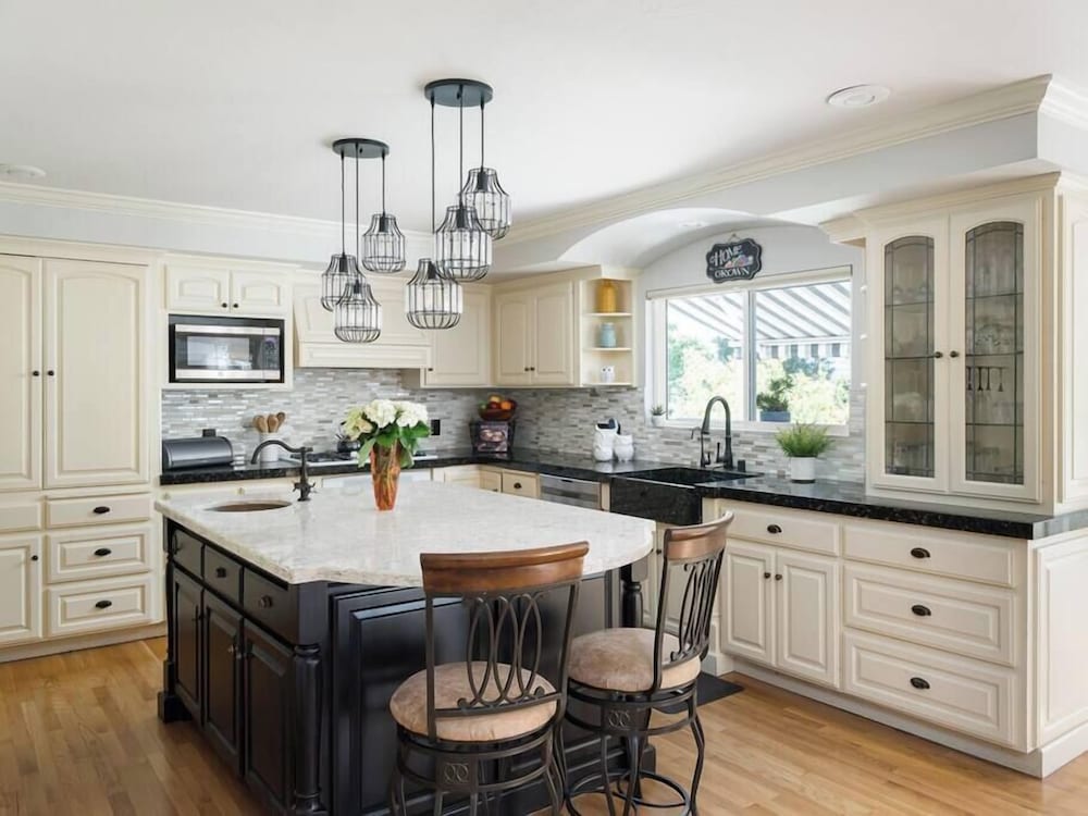 Luxury 5br 3 5ba w Pool Hot Tub