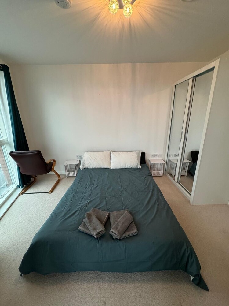 London City Chic Apartment With 3 Bedrooms