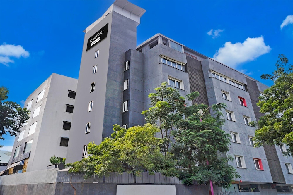 Cozy Deluxe Stays at Balewadi Pune