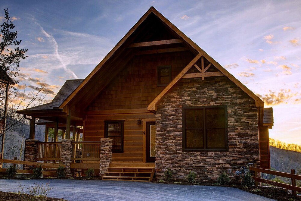 Critter Cove - 2 Bedrooms, 2 Baths, Sleeps 10 Home by RedAwning