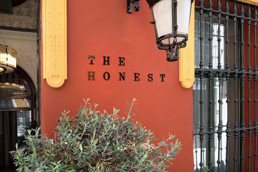 Honest Sevilla Hotel 58