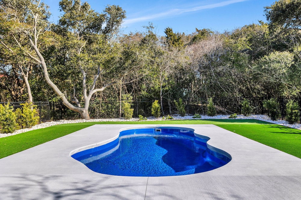 Across the Pond by Topsail Realty