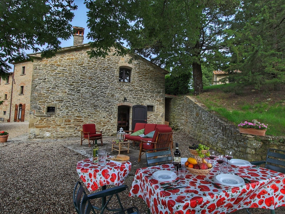 Quaint Cottage With Pool photo 5