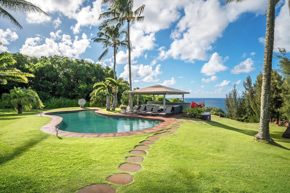 Secret Beach House in Kilauea