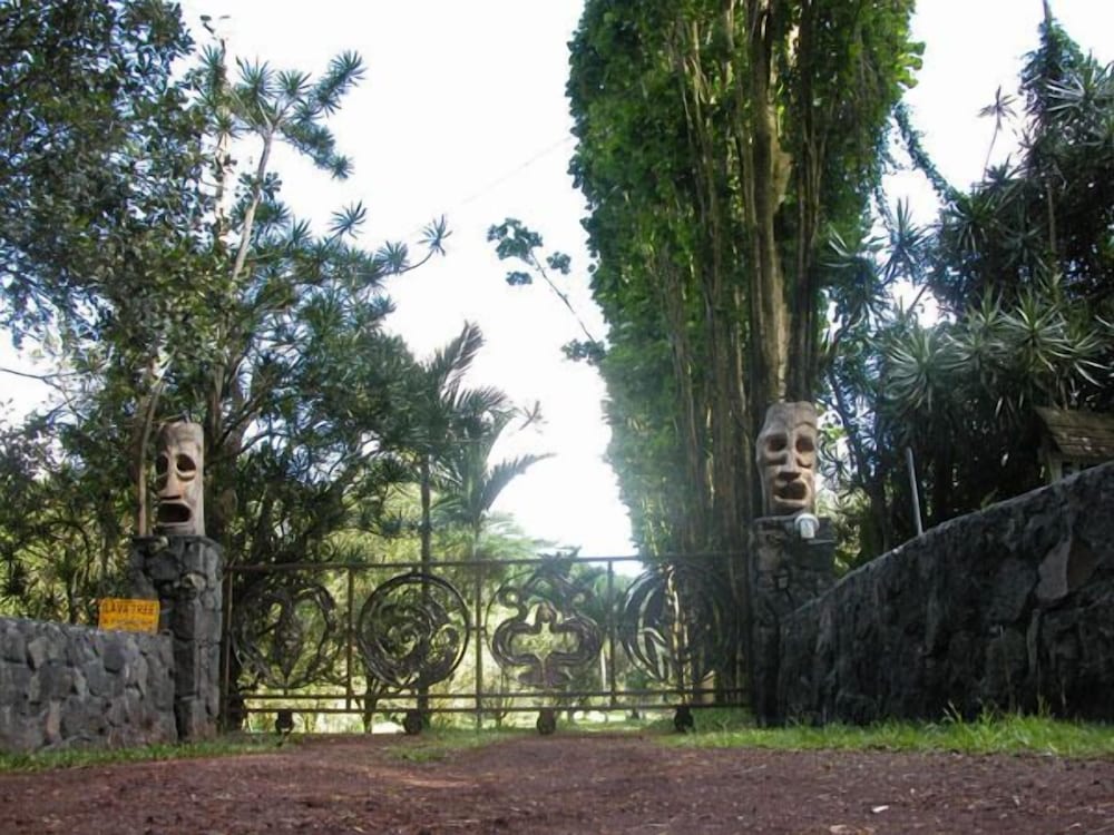 Lava Tree Tropic Inn