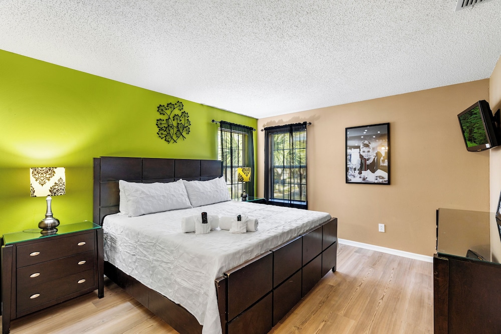 Relax & Unwind – Stunning Home W/ Private Pool!