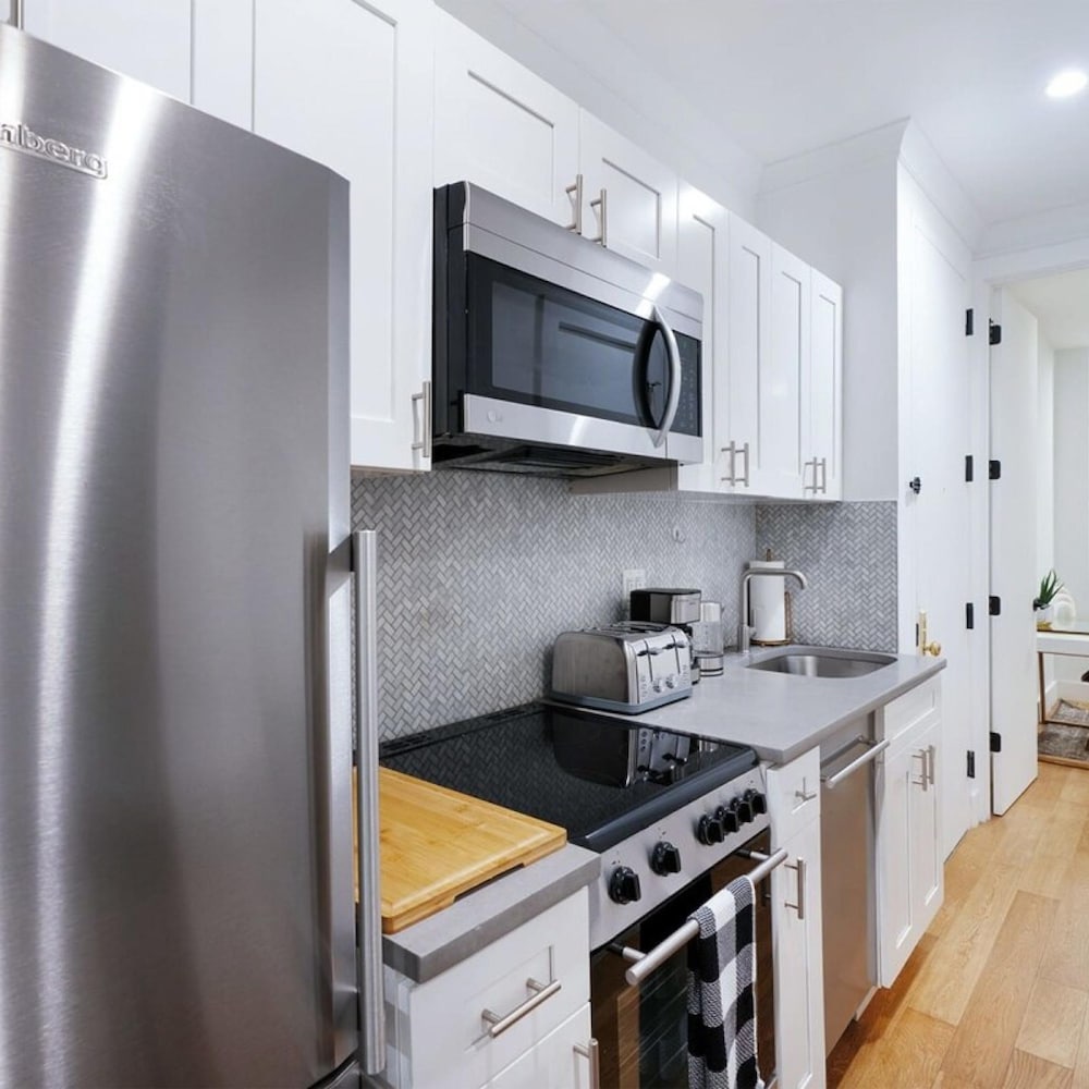 1290-7 New Renovated 2 Bedrooms in UES