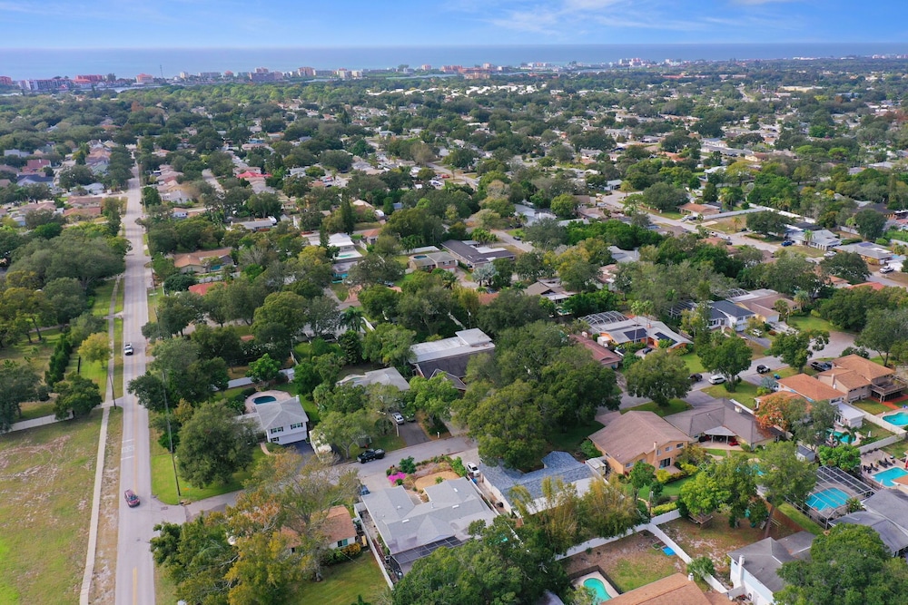 Golden Retreat: Expansive 6BR Home w Heated Pool ~