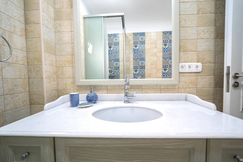 Karyo Villa,- 4bd, 3min On Foot From The Beach!