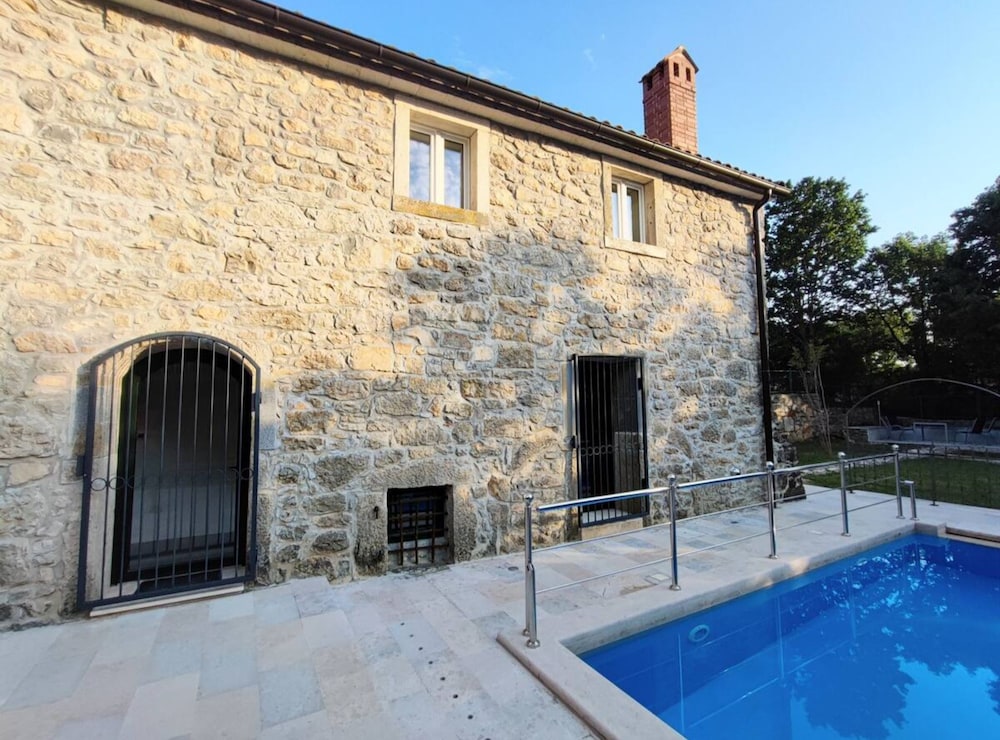 Villa Galant Brgudac - Private Oasis With Pool