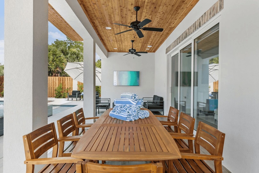 30A Born 2 Beach by Avantstay Luxury Gulf Views w/ Private Pool
