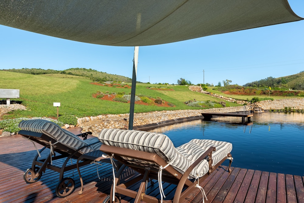 Amazing Riverside Retreat With Hot Tub & Ecopool