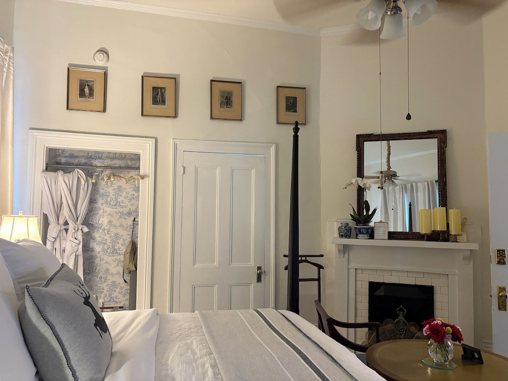 Chesnut Cottage Inn