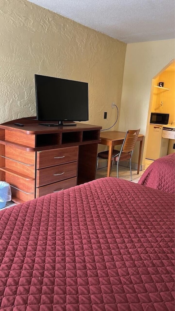 Sebastian Inn
