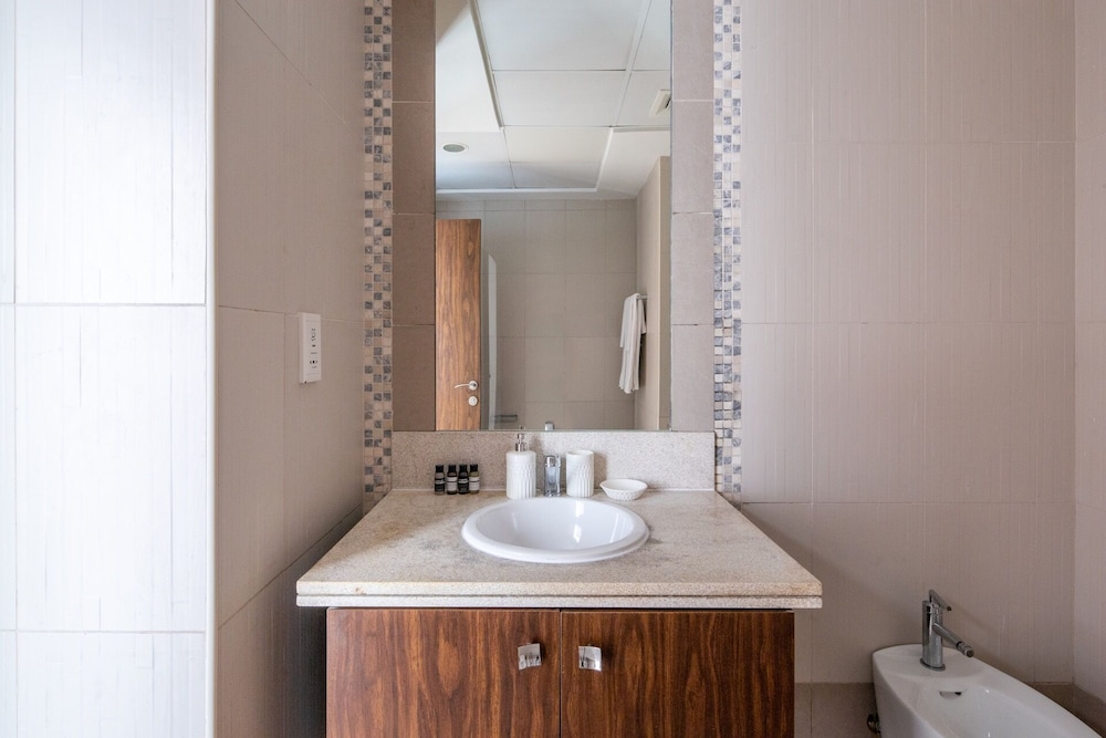 Stylish 2BR Apartment In Business Bay