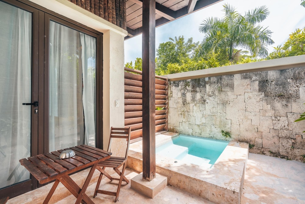 Mesmerizing Villa With Jacuzzi Maid in Cap Cana